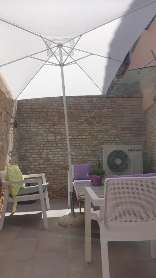 Apartamento With Private Courtyard